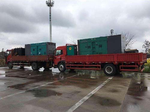 魏都涂抹密封胶后，需要等待多长时间才能安装水冷式机油散热器密封件？